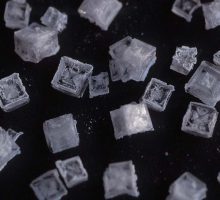 Как вырастить кристалл из соли в домашних условиях. Выращивание кристаллов дома с детьми