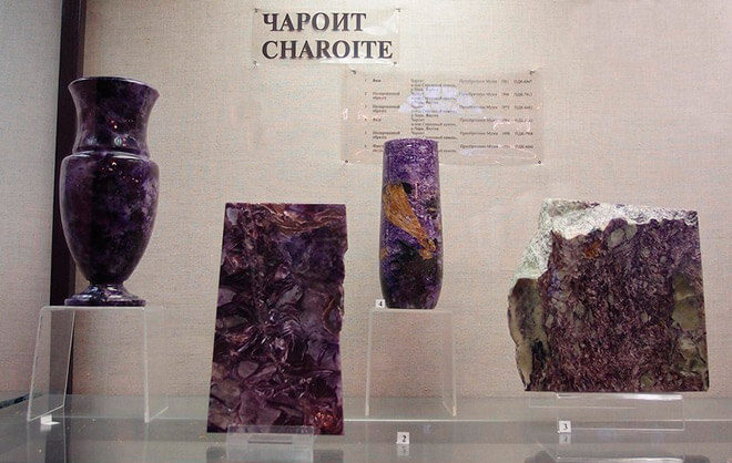 Ваза из чароита