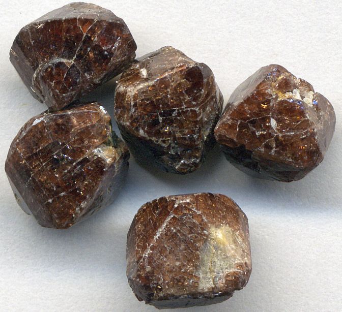 Гиацинт: магические свойства камня, кому подходит по знаку зодиака. Камень гиацинт — описание, свойства и влияние на человека